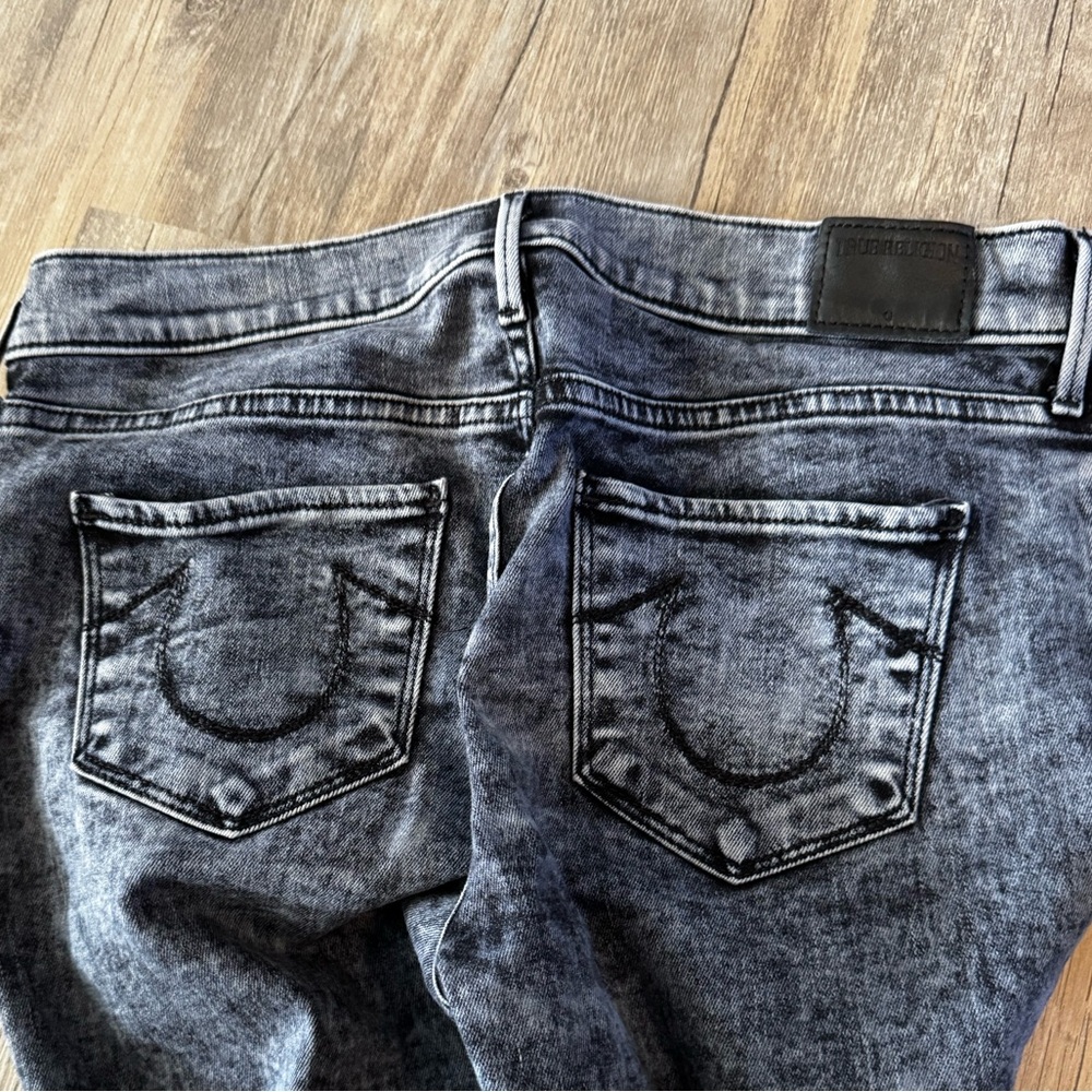True Religion Women's Skinny Jeans in Washed Black - Picture 2 of 4